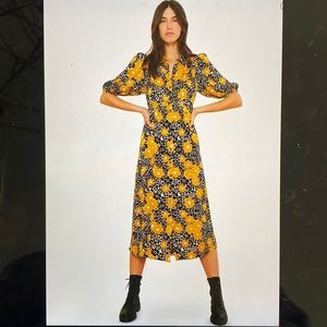 Eye catching midi shirtdress with puff sleeves and cinched waist